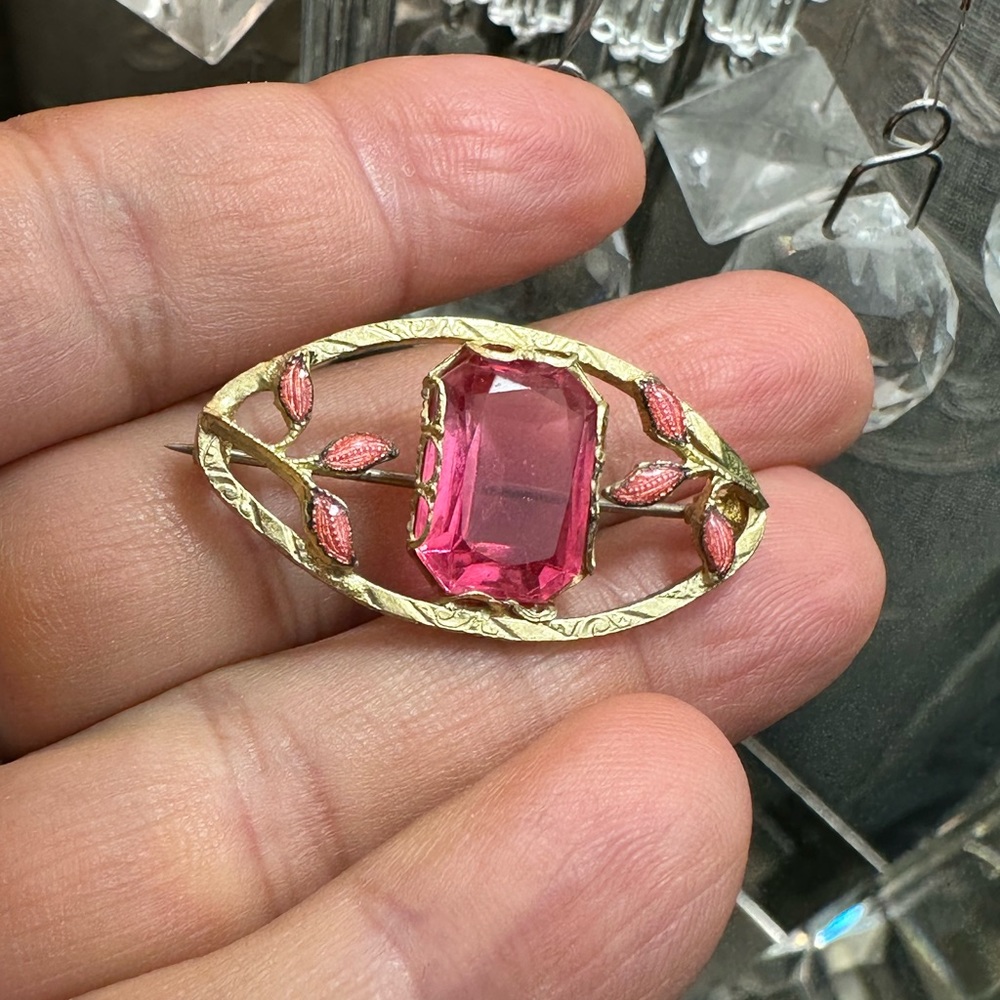 Vintage Floral Vines Large Center Stone Brooch / Pin with Pink
Stones.